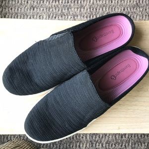 Baretraps slides size 8.5